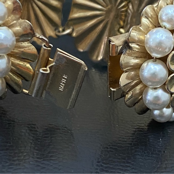 Vintage NAPIER Gold-tone Faux Pearl Flower Link Bracelet 40.2g - Picture 9 of 13